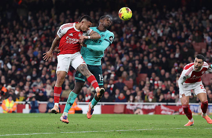 Khoảnh khắc Jesus bật cao đánh đầu góp công vào bàn thắng quyết định của Arsenal trước Wovles