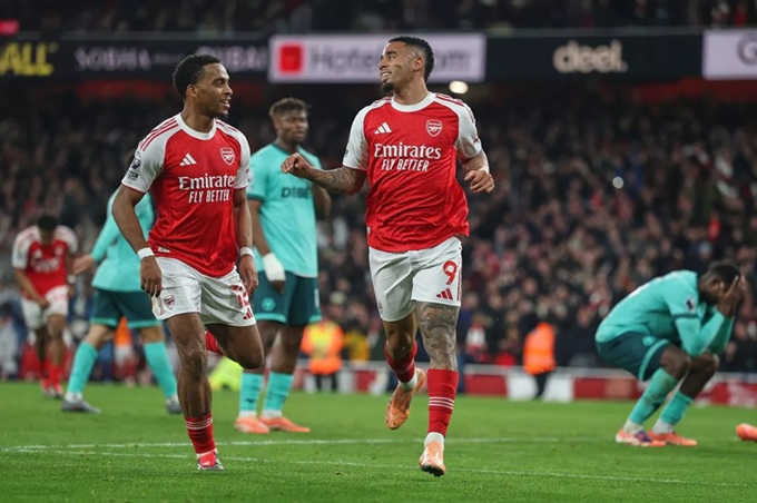 Jesus ghi dấu ấn trong chiến thắng trước Wolves