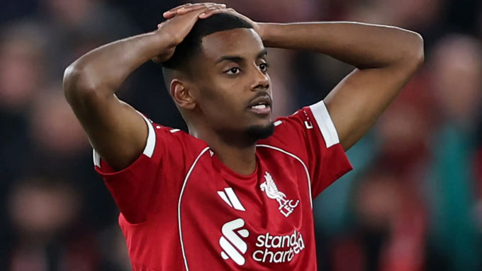 Isak thi đấu kém cỏi từ khi khoác áo Liverpool