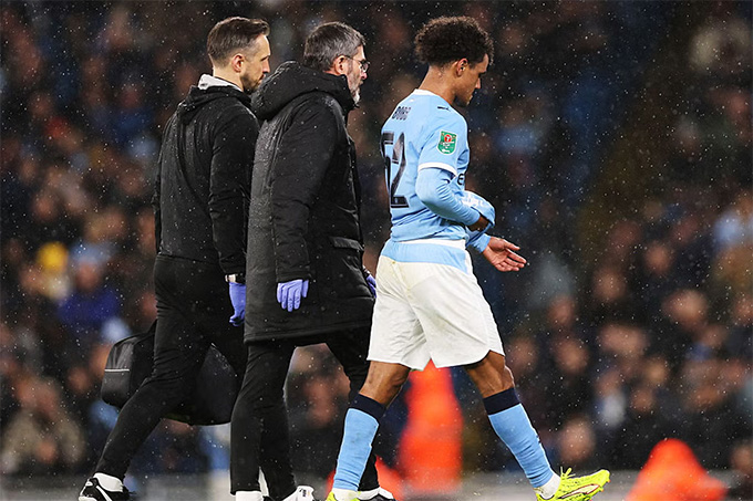 Sao trẻ Oscar Bobb của Man City lại dính chấn thương