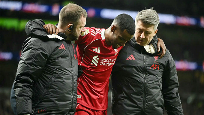 Isak dính chấn thương sau khi ghi bàn thứ 2 cho Liverpool