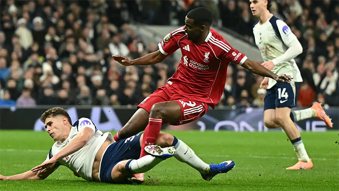 BLĐ Liverpool lo lắng Isak sẽ ngồi ngoài dài hạn