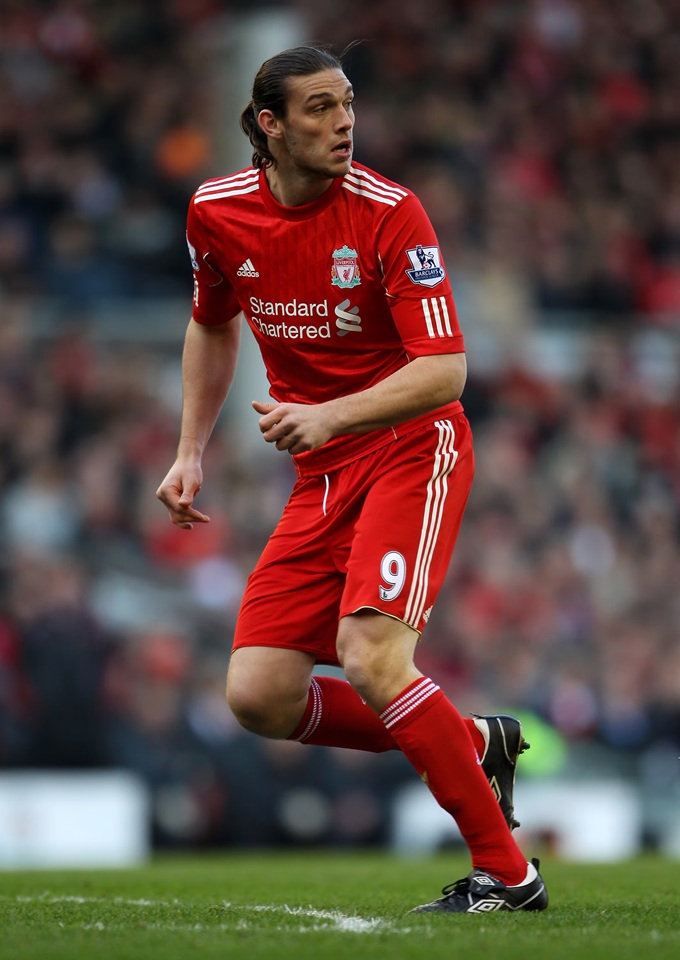 Màn khởi đầu tệ hại của Isak gợi nhớ bom xịt Andy Carroll