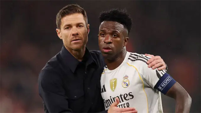 Vinicius đang khó chịu với HLV Alonso ra mặt