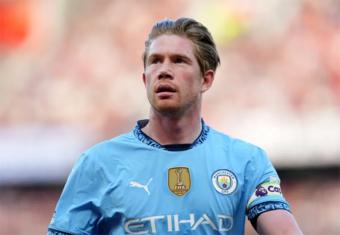 Cá nhân Reijnders cho rằng anh toàn diện hơn ở vị trí số 8 so với vị trí số 10 huyền thoại De Bruyne của Man City