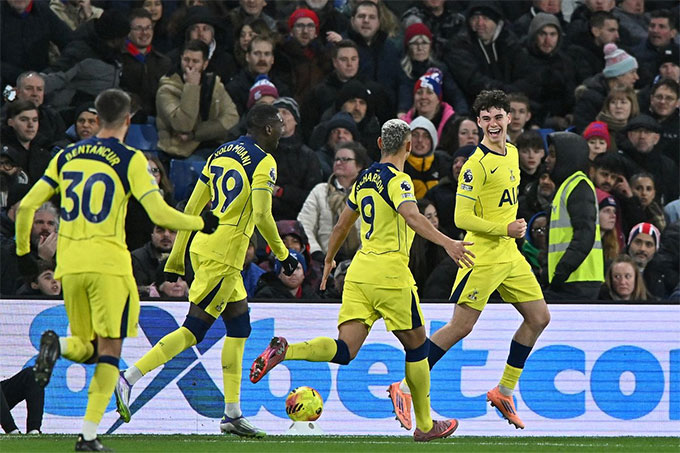 Tottenham đánh bại Crystal Palace ngay trên sân khách