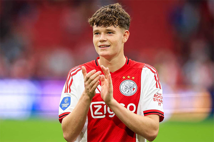 James McConnell không có nhiều cơ hội thi đấu tại Ajax