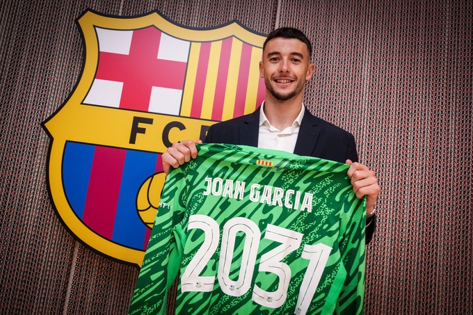 CĐV của Espanyol sẵn sàng đối xứ với Joan Garcia giống như cách Luis Figo đã từng bị fan Barca đối xử