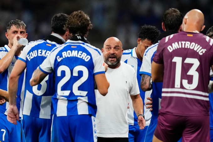 HLV Manolo Gonzalez vẫn luôn rèn cho các cầu thủ Espanyol "thói quen giành chiến thắng".