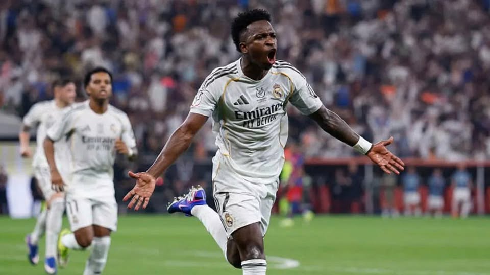 Vinicius chơi cực hay trước Barca