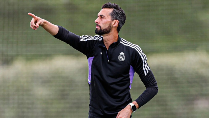 Arbeloa đang dẫn dắt đội Real Castilla trước khi được đôn lên nắm đội một thay Alonso