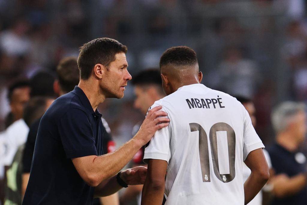 Mối quan hệ giữa Alonso và Mbappe chỉ tốt đẹp trên mặt báo?