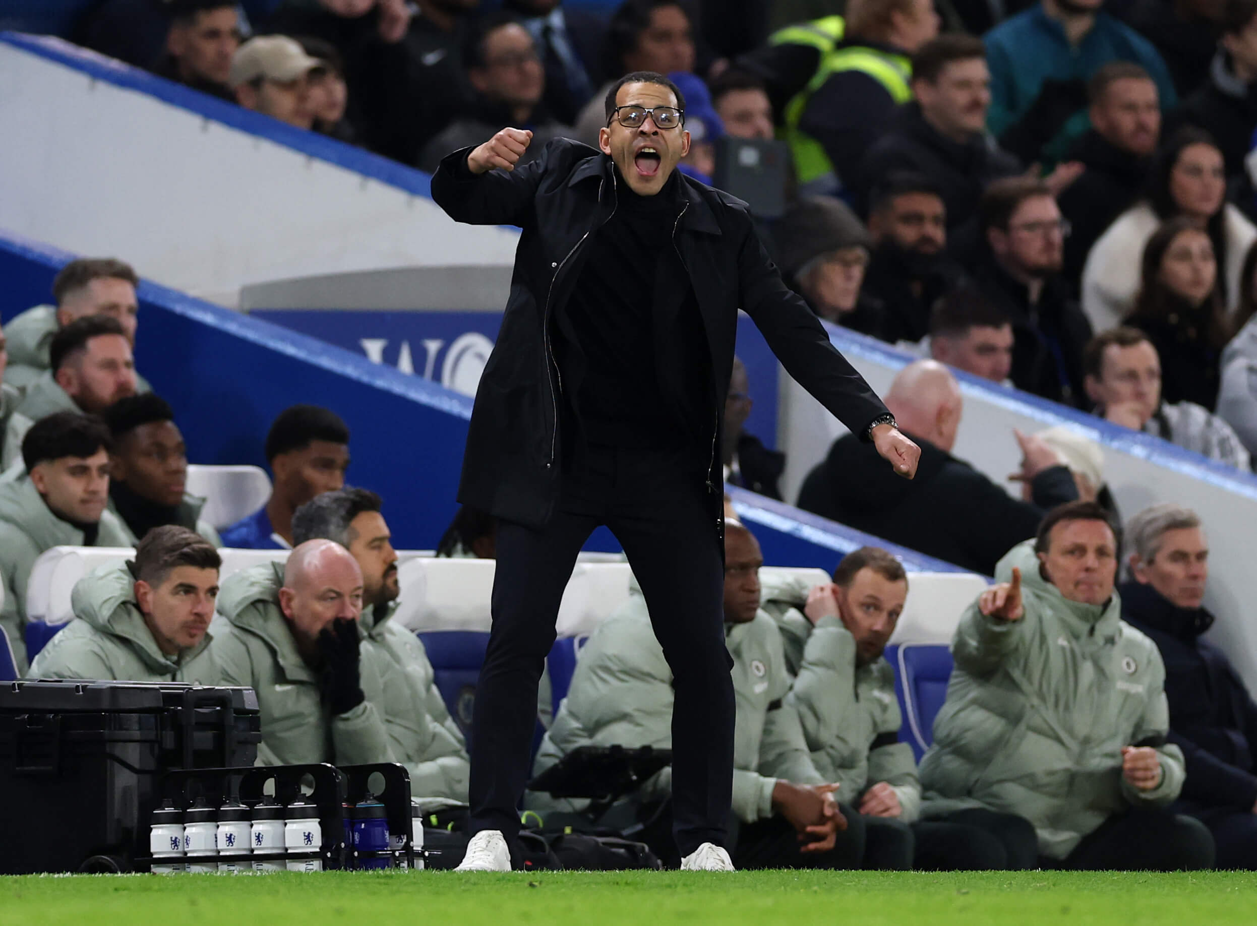 HLV Rosenior đã có một vài bài học ban đầu về năng lực và điểm yếu của Chelsea