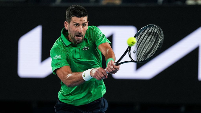 Djokovic bước tiếp ở Australian Open