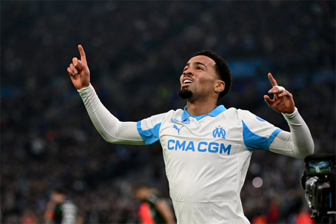 Nwaneri chỉ mất 13 phút để tỏa sáng tại Ligue 1 trong màu áo Marseille theo dạng cho mượn từ Arsenal