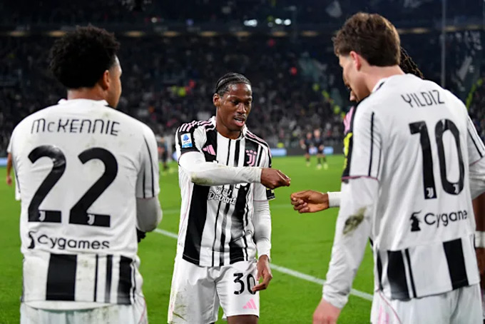 Vòng 22 Serie A: Juventus vùi dập Napoli, Roma chia điểm Milan