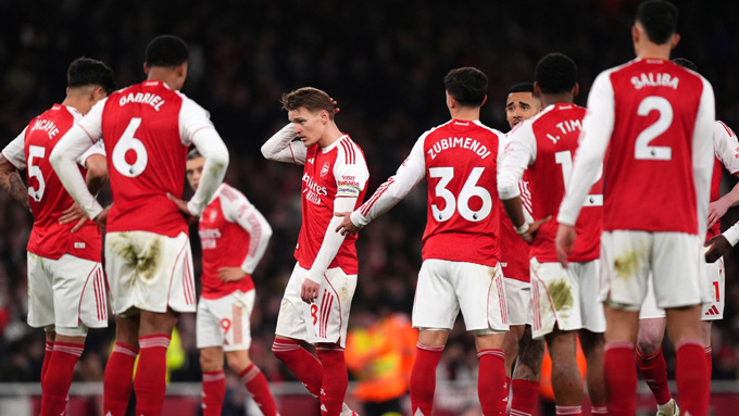 Tập thể Arsenal được đánh giá mạnh nhất nước Anh thời điểm hiện tại còn không thắng nổi một MU đang vật lộn tìm lại ánh hào quang