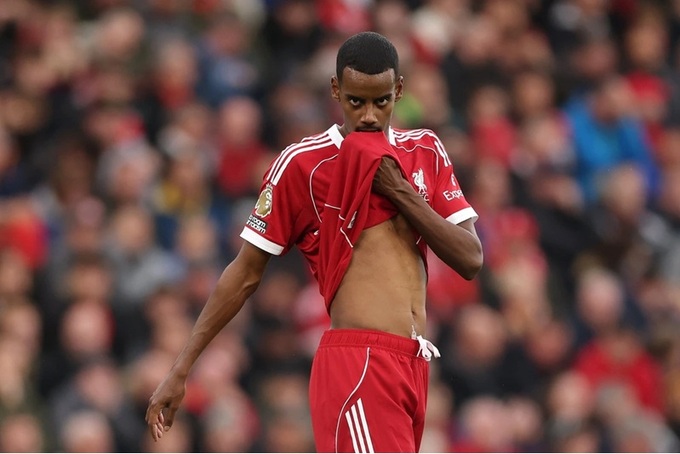 Isak chưa thể hiện được nhiều tại Liverpool