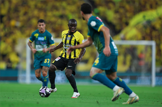 Nếu không có bất ngờ vào phút chót, N'Golo Kante sẽ chia tay Al Ittihad để trở lại châu Âu chơi bóng