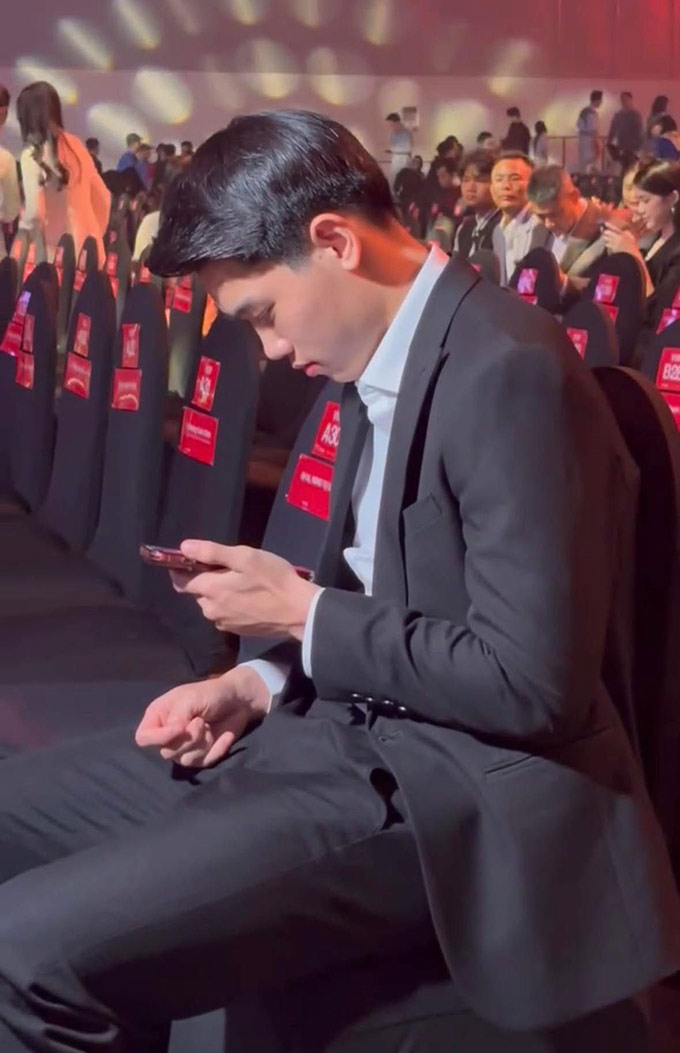 Đình Bắc "đắt show"
