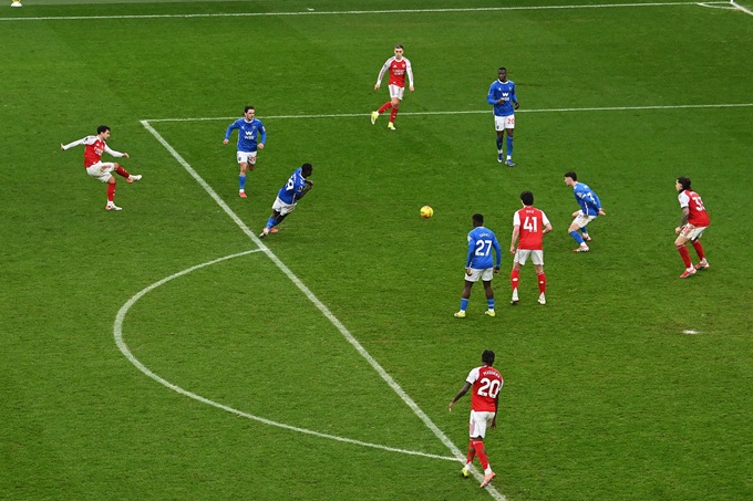 Martin Zubimendi sút xa mở tỷ số trong trận gặp Sunderland (3-0)