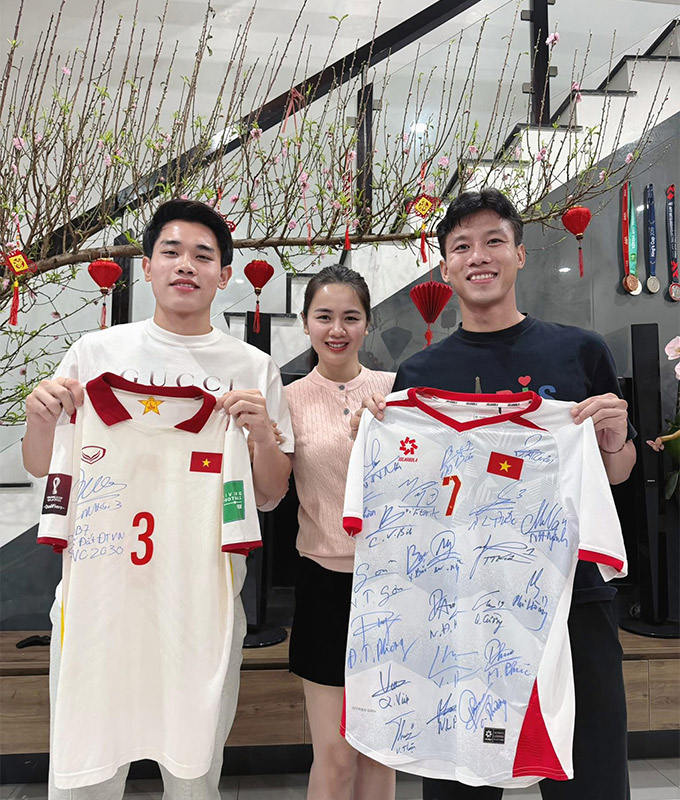 Đình Bắc đến thăm gia đình Quế Ngọc Hải trước dịp Tết Nguyên Đán 2026