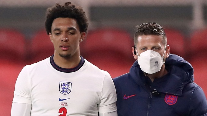 Trent Alexander-Arnold đối mặt với sự cạnh tranh khốc liệt tại ĐT Anh.