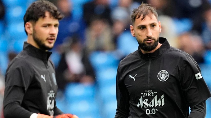 Man City "đánh úp" James Trafford vụ Donnarumma