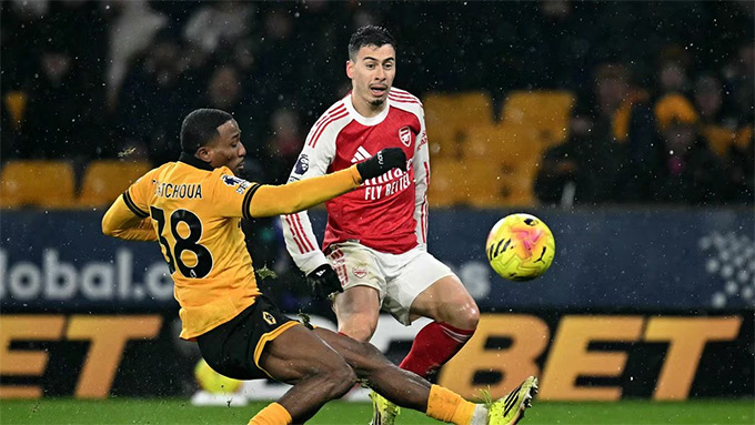 Arsenal mất chiến thắng cay đắng