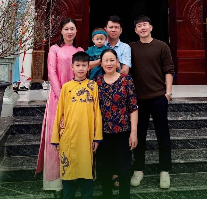 Đồng đội của Phượng là Minh Vương cũng có cái tết rất vui bên gia đinh. Ảnh: FBVN 