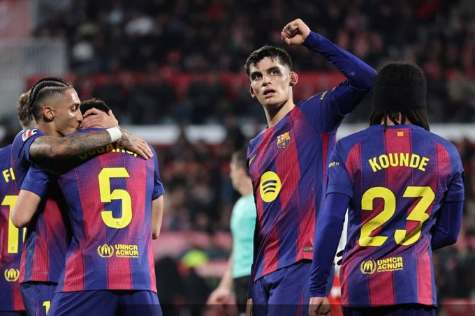 Đánh bại Levante, Barca đòi lại ngôi đầu từ tay Real