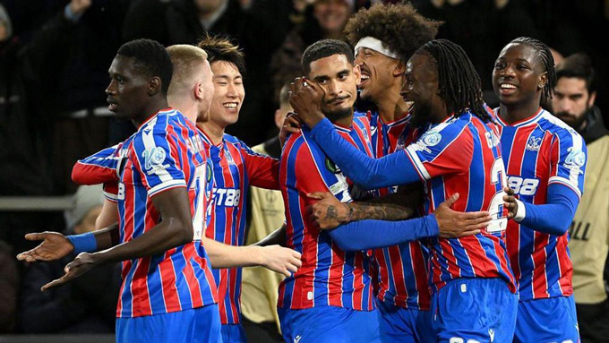 Palace đi tiếp vào vòng 1/8 Conference League