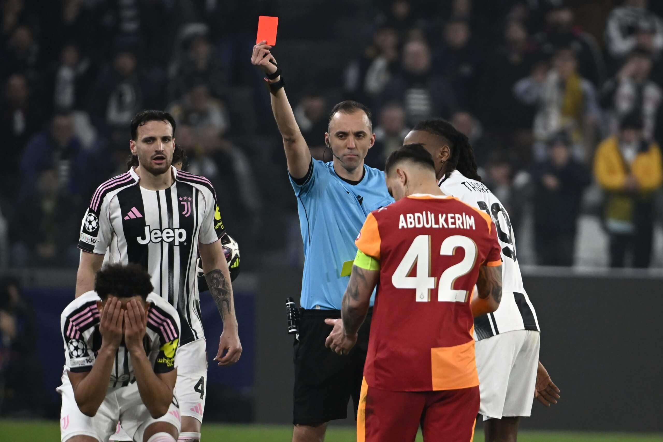 Juve gục ngã trước Galatasaray