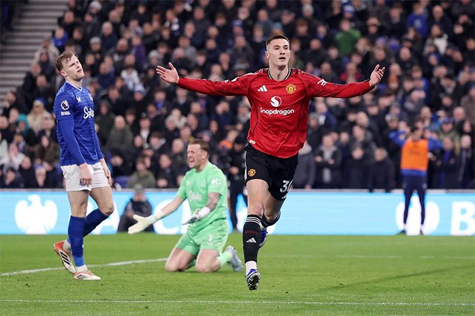Sesko ghi bàn quyết định trước Everton sau khi vào sân từ băng ghế dự bị