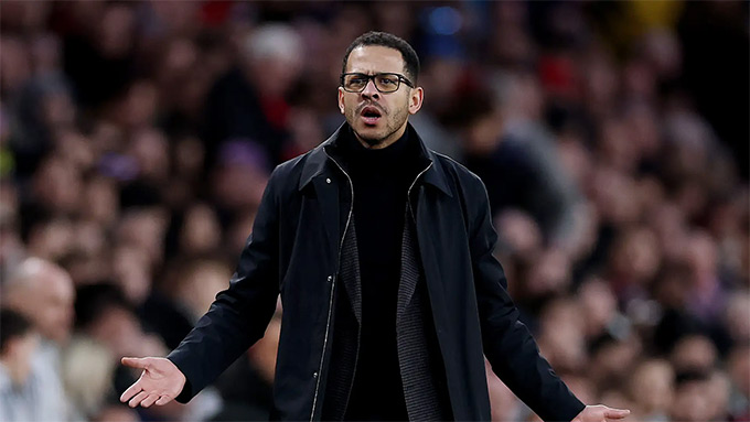 Chelsea của Rosenior đang rơi tự do trên BXH