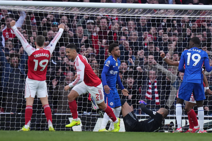 Arsenal đã có chiến thắng 2-1 quan trọng trước Chelsea