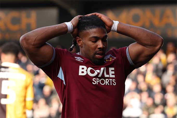 Adama Traore có thể hình vô cùng vạm vỡ