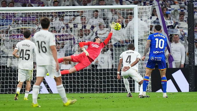 Siêu phẩm vuốt bóng của Satriano vào lưới Real Madrid
