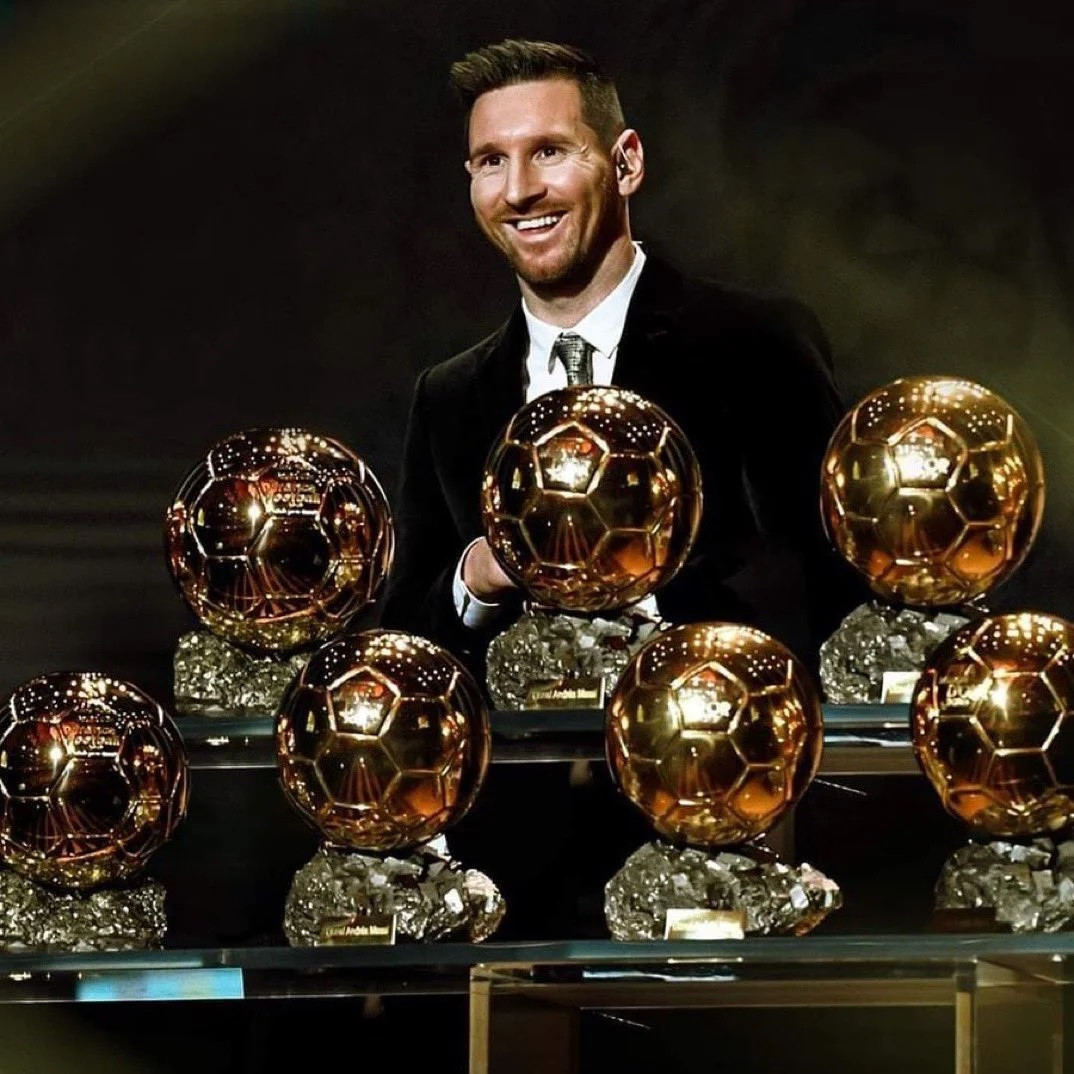Messi có 8 Quả bóng vàng, nhiều hơn 5 huyền thoại "cùng mâm" 2 quả