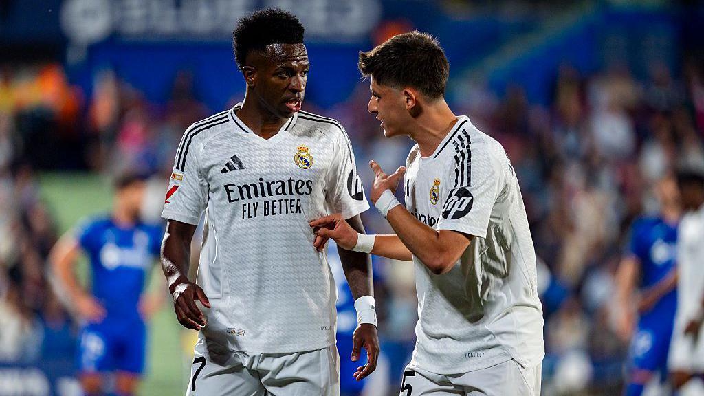 Thua Getafe trên sân nhà, Real "tự bắn vào chân mình" và để Barca vượt lên với cách biệt 4 điểm