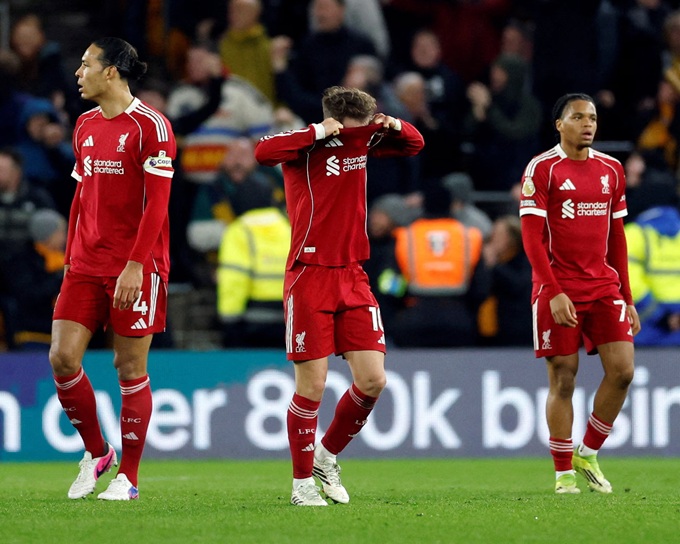 Nỗi thất vọng của các cầu thủ Liverpool sau bàn thua cuối trận