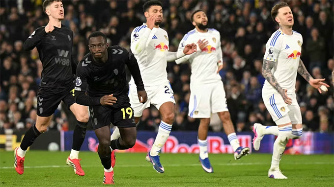 Sunderland có chiến thắng quý giá trên sân của Leeds