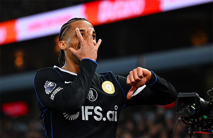 Joao Pedro ghi dấu ấn ở cả 4 bàn thắng của Chelsea