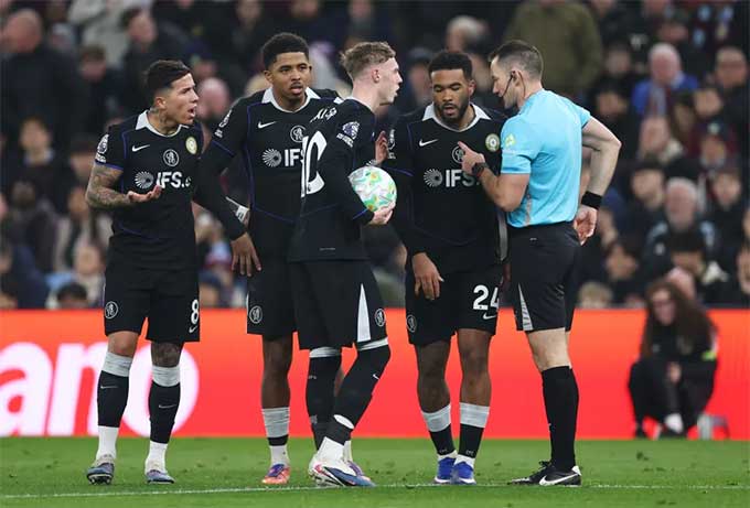 Chelsea đã nhận 63 thẻ vàng ở Premier League mùa này