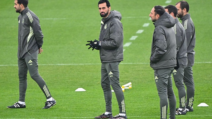 HLV Alvaro Arbeloa có kinh nghiệm nhiều năm gắn bó với Real Madrid