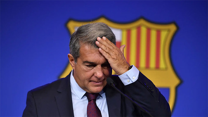 Laporta chỉ trích ngược lại Xavi