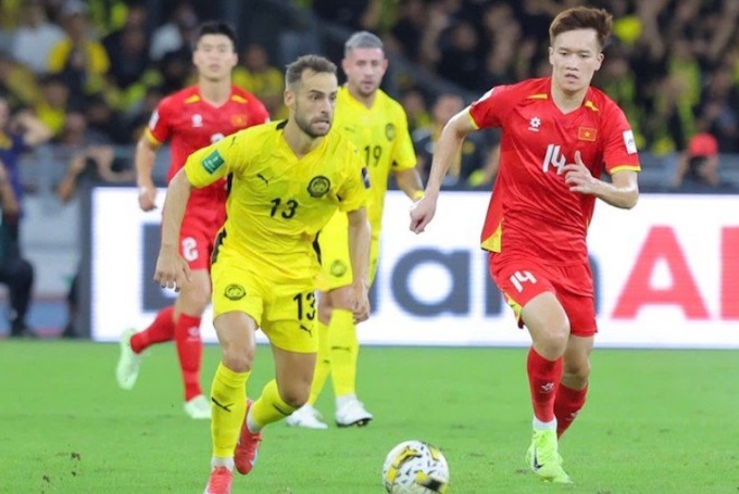 Hoàng Đức và các đồng đội buộc phải thắng ở trận lượt về với Malaysia. Ảnh: Minh Tuấn