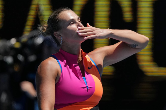 Á quân mùa trước Aryna Sabalenka chưa thua set nào trên đường vào tứ kết