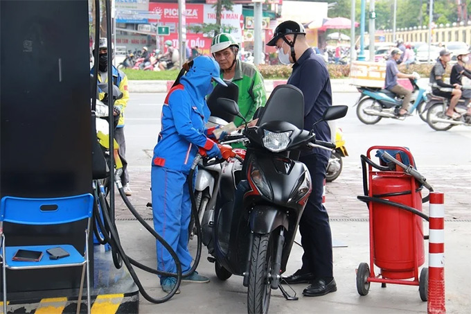 Xăng dầu trong nước được điều chỉnh giảm mạnh