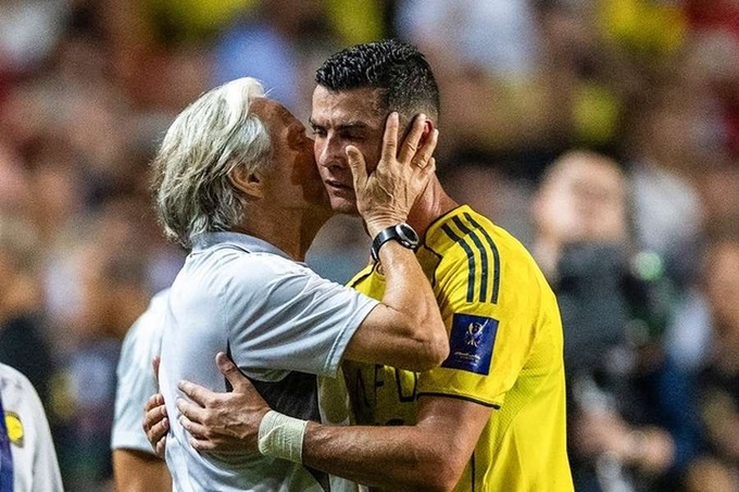 HLV Jorge Jesus của Al Nassr dự kiến sẽ có thể sử dụng lại Ronaldo từ ngày 4/4 tới